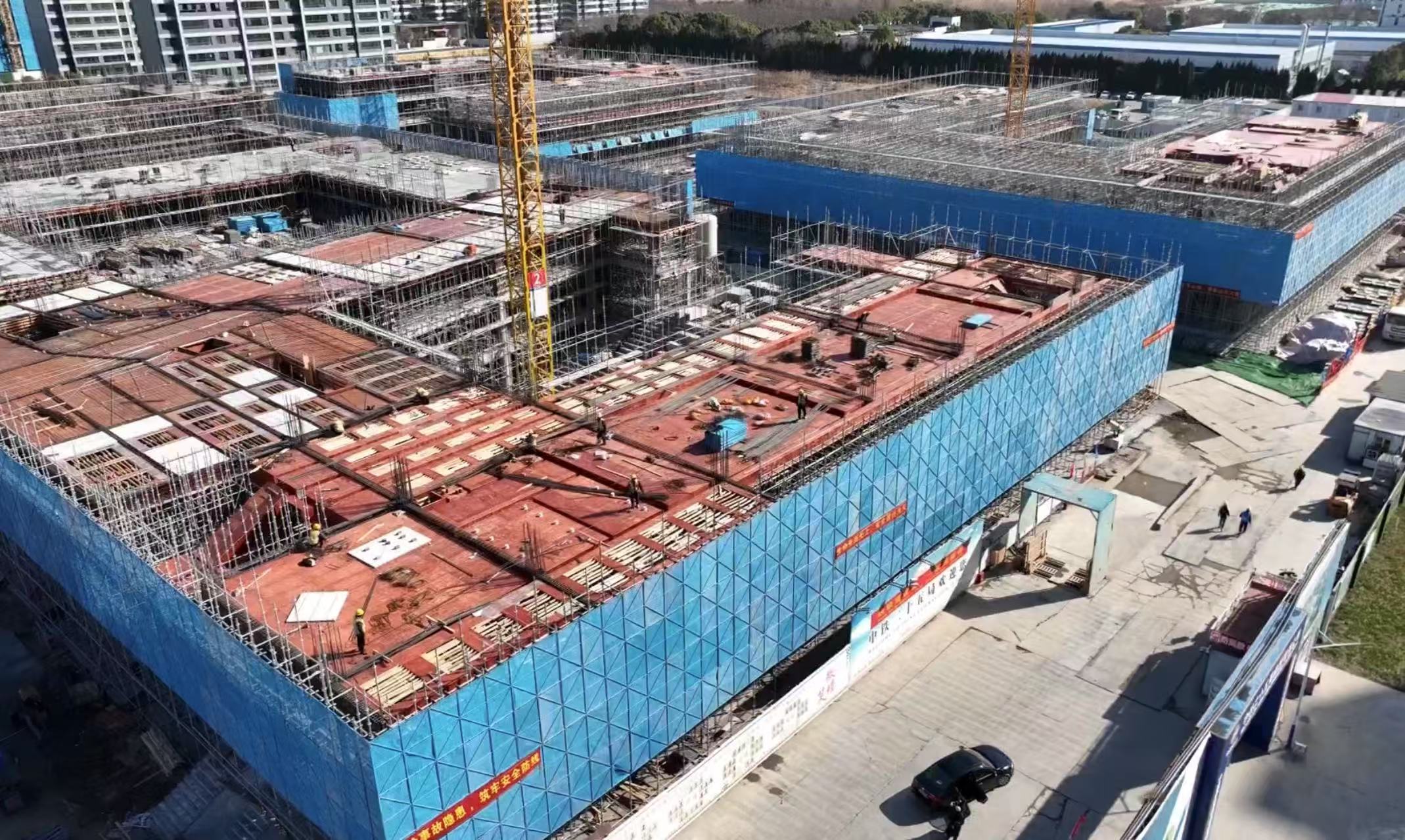 育英二外新浦路校区建设正酣。