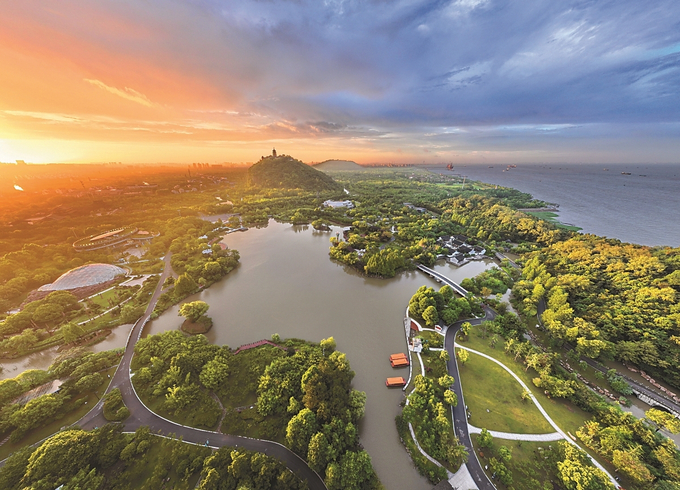 南通狼山国家森林公园日出时分. 许丛军 摄 (视觉江苏网供图)