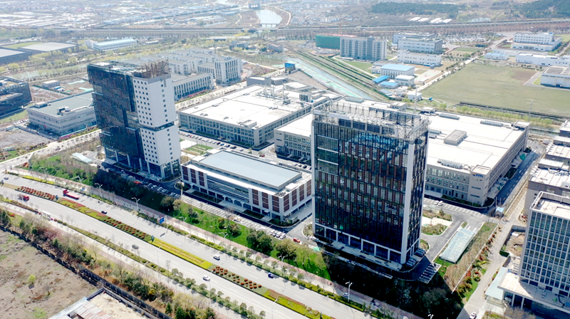 双核即徐州经开区,以半导体材料和设备为核心,打造淮海"芯谷";邳州市